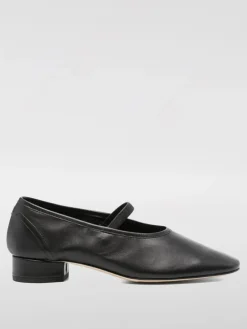 Ballerina Pippa Aeyde in nappa