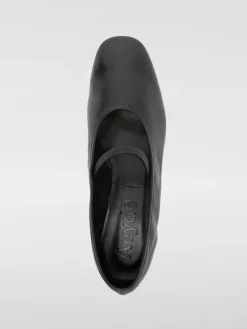 Ballerina Pippa Aeyde in nappa