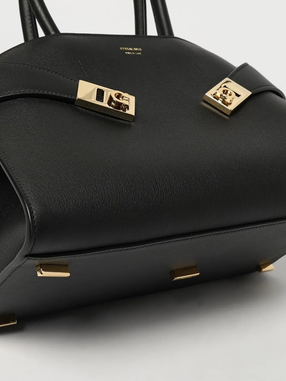 Borsa a spalla Hug soft Ferragamo in pelle di vitello