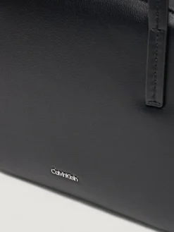 Borsa a spalla in pelle sintetica Calvin Klein