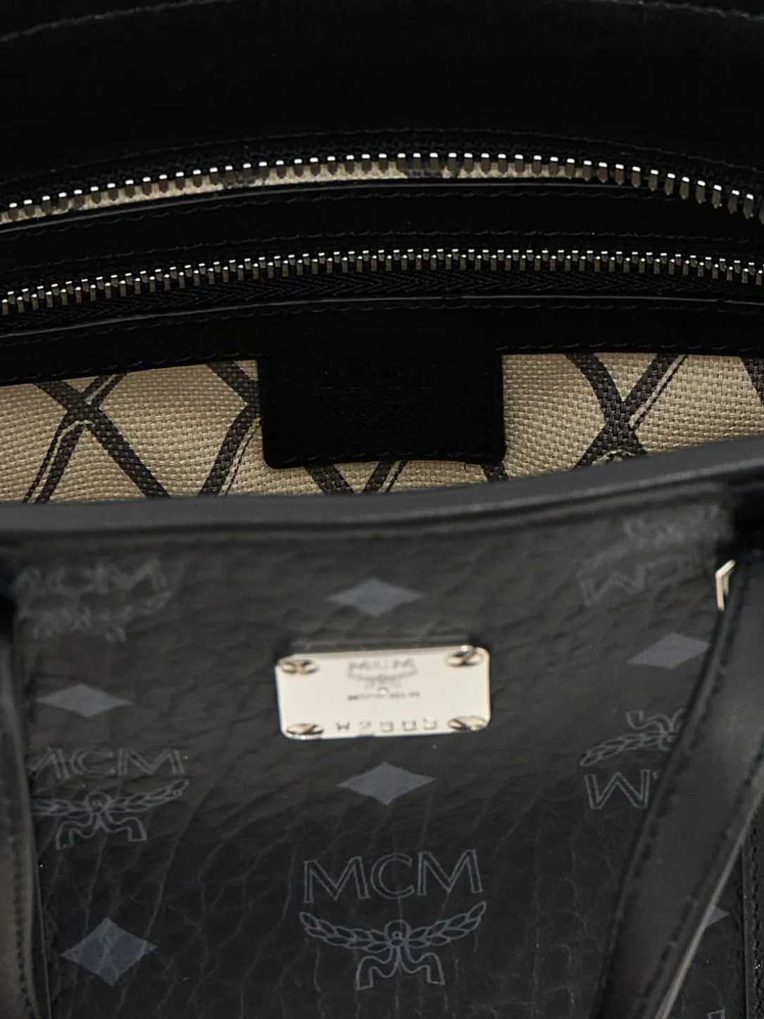 Borsa a spalla in pelle sintetica logata Mcm