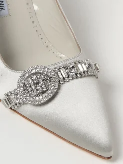 Décolleté Manolo Blahnik in raso con fibbia gioiello