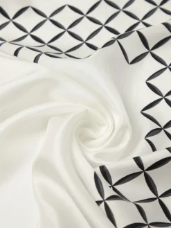 Foulard Emporio Armani in seta stampata a quadretti