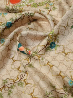Foulard Gucci in seta con stampa monogram all over