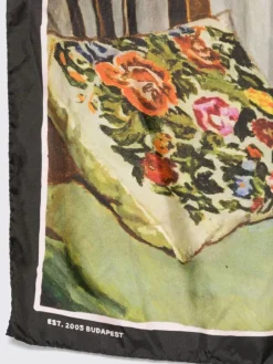 Foulard Shoul Nanushka in seta con stampa grafica