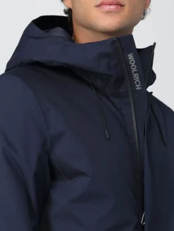Giubbotto Woolrich in nylon con cappuccio