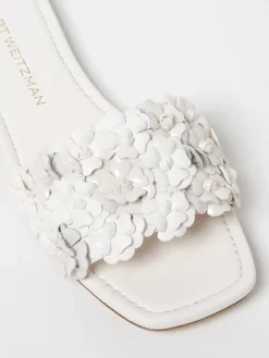 Mules Stuart Weitzman in pelle con fiori applicati