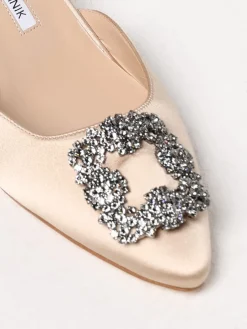 Slingback Mayslibi Manolo Blahnik in raso con fibbia gioiello