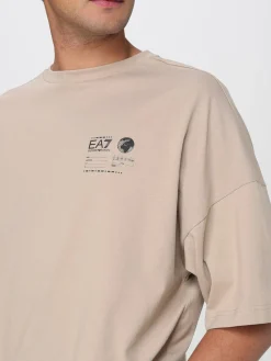 T-shirt in cotone con logo posteriore EA7